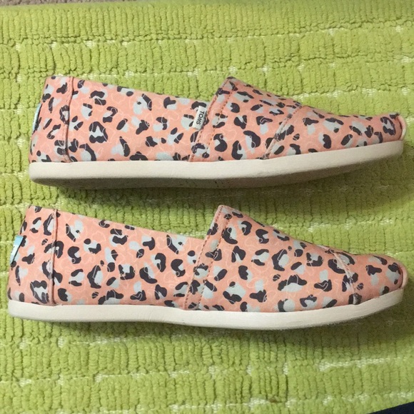Toms Salmon Leopard Print shoes - Picture 3 of 6
